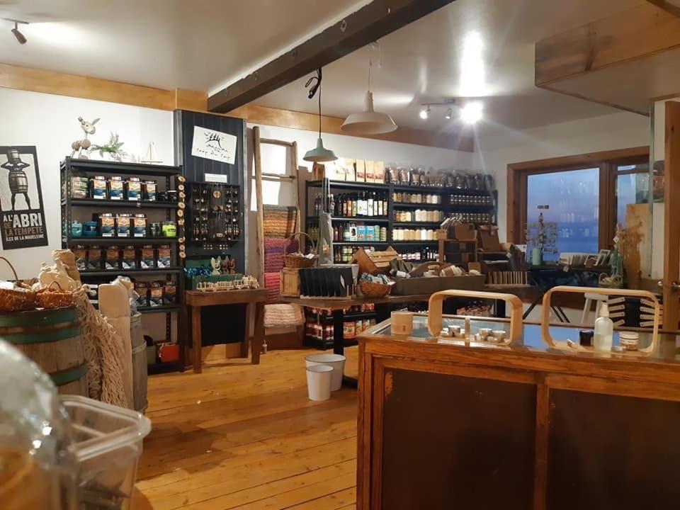 Auberge L'Amarre Mont-Louis 外观 照片