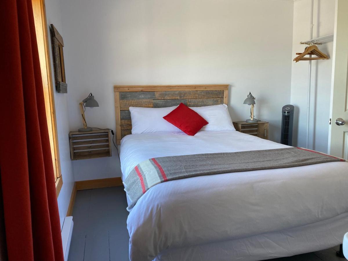 Auberge L'Amarre Mont-Louis 外观 照片