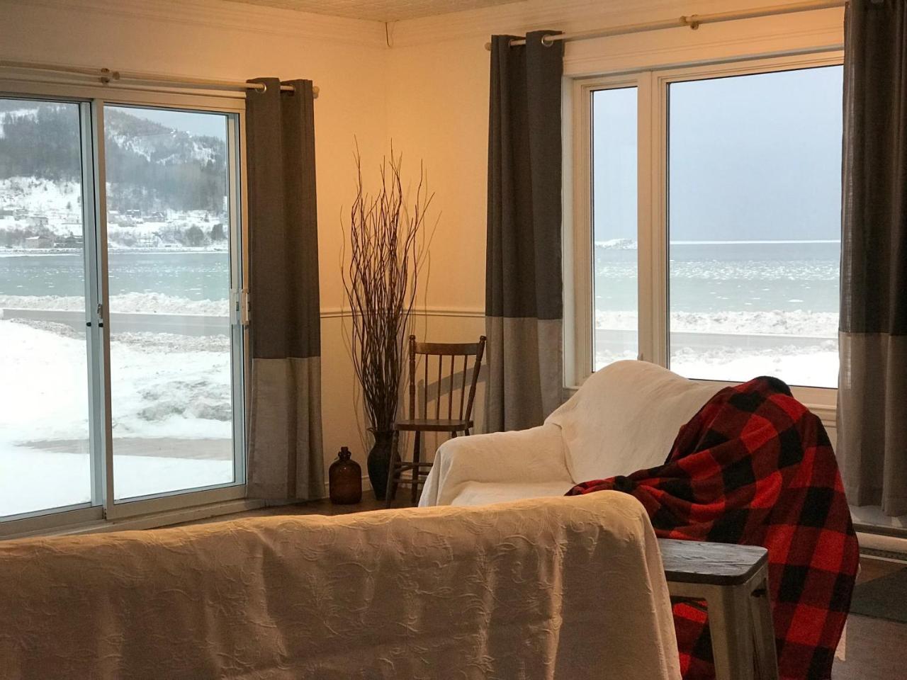 Auberge L'Amarre Mont-Louis 外观 照片