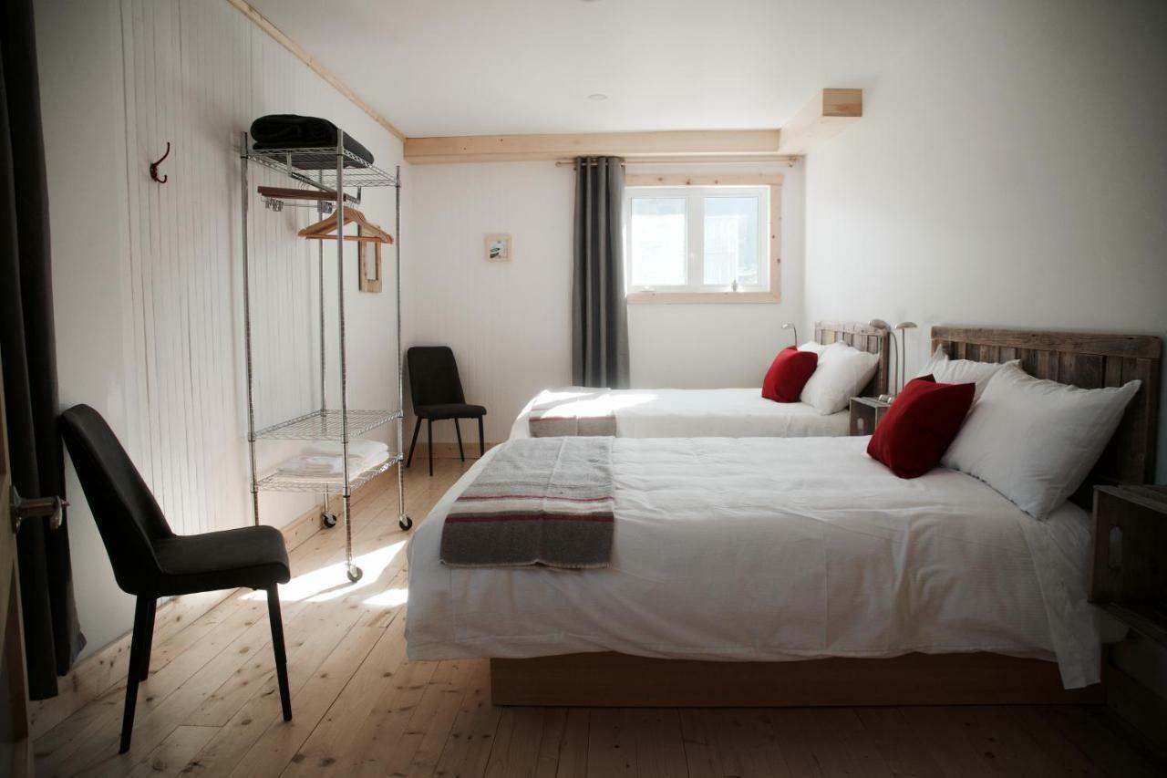 Auberge L'Amarre Mont-Louis 外观 照片